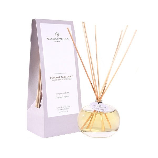 شمعة معطرة مصبوبة يدويًا - نعومة الكشمير 180 غرام